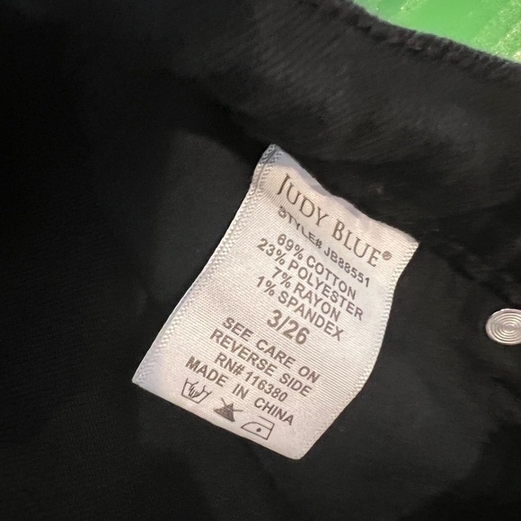 Judy Blue - Skinny Fit Jeans - Picture 4 of 5